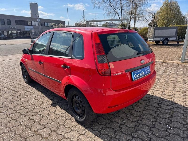 Gebraucht Ford Fiesta Ambiente 69 PS (50 kW) 2005 Rot Kleinwagen