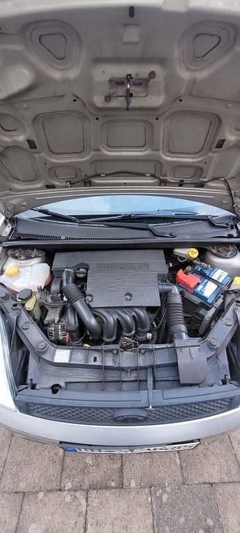 Grau Gebraucht 2002 Ford Fiesta Limousine | 1.200 € (Fairer Preis) - Bild 1/4