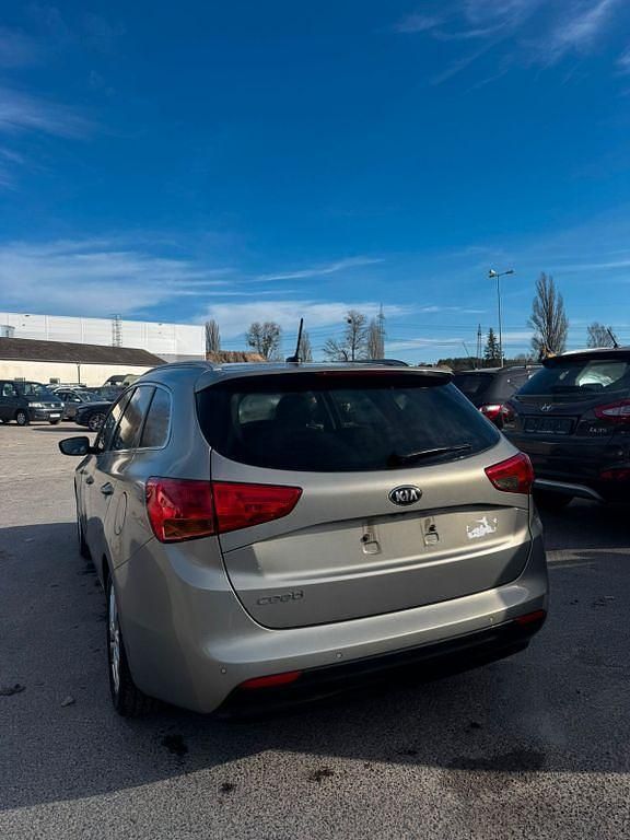 Gebraucht Kia Ceed Sportswagon DREAM-TEAM Edition 135 PS (99 kW) 2013 Gold Kombi