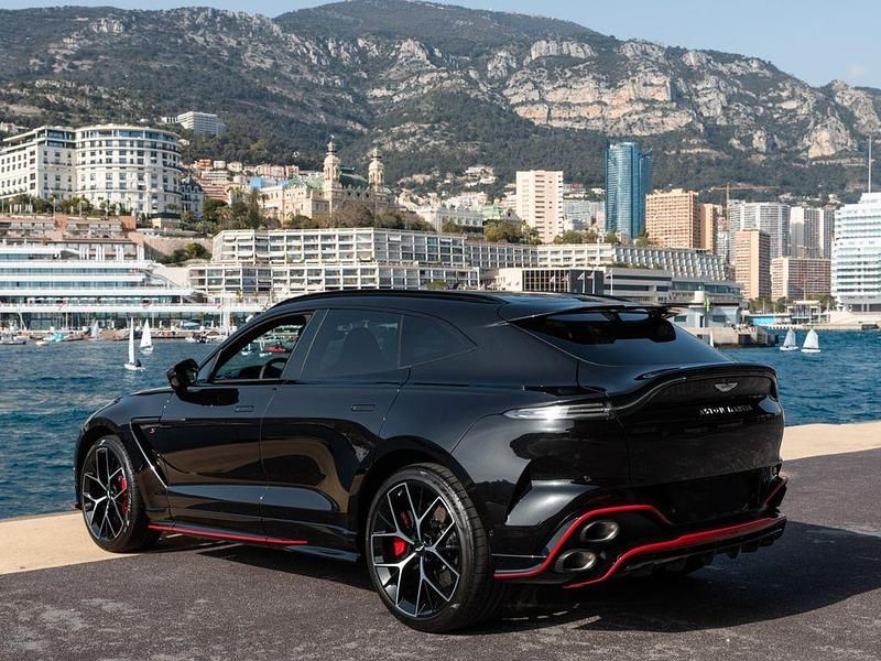 Neu Aston Martin DBX 727 PS (534 kW) 2026 Schwarz SUV