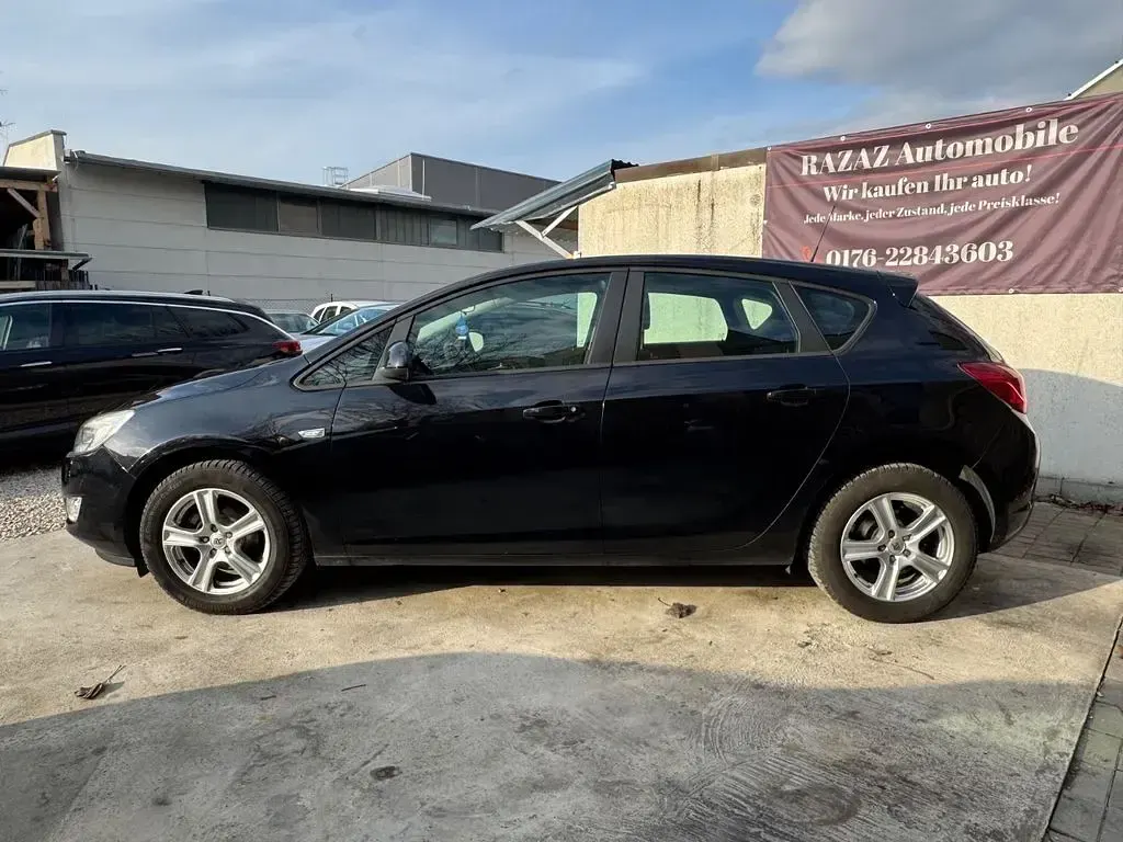 Gebraucht Opel Astra Selection 101 PS (74 kW) 2010 Schwarz Limousine