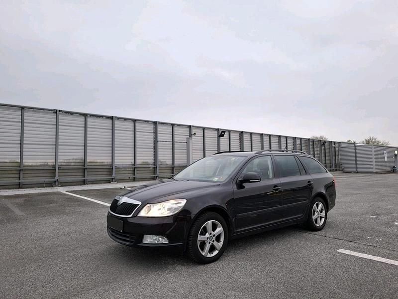 Gebraucht Skoda Octavia 150 PS (110 kW) 2013 Schwarz Kombi
