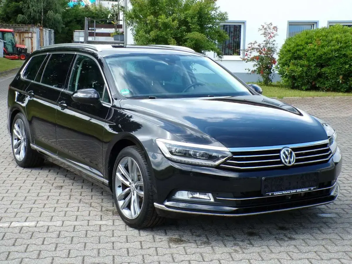 Gebraucht VW Passat Highline 220 PS (161 kW) 2015 Deep black perleffekt Kombi