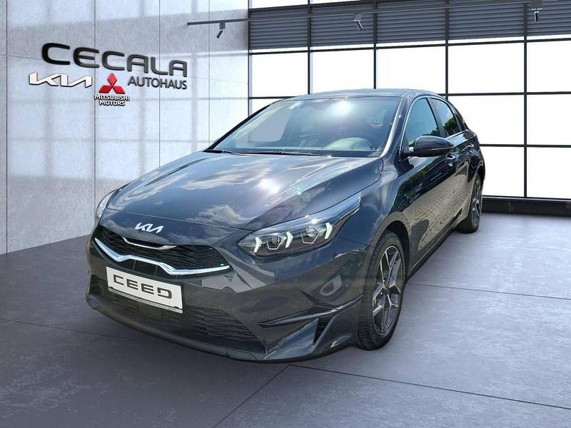 Grau Neu 2025 Kia Ceed 4 Limousine | 27.690 € (Fairer Preis) - Bild 1/4