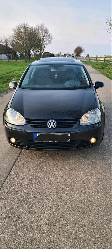 Gebraucht VW Golf V 115 PS (84 kW) 2004 Schwarz Kleinwagen