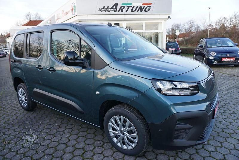 Neu Fiat Doblò 102 PS (75 kW) 2025 Blau Van / Kleinbus