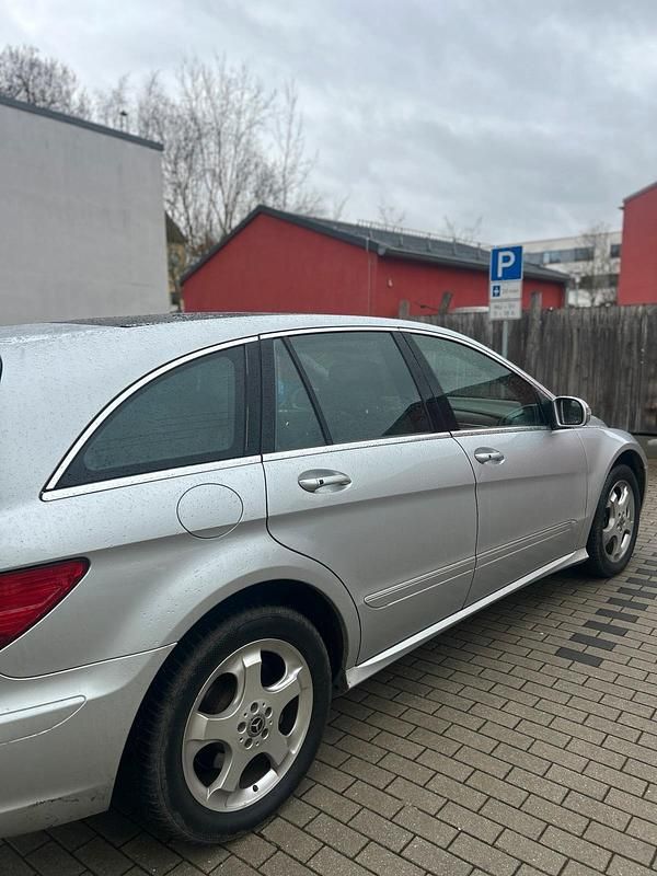 Gebraucht Mercedes R500 306 PS (225 kW) 2007 Silber Van / Kleinbus