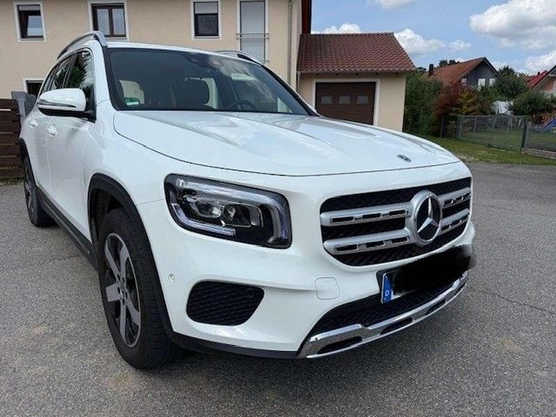 Weiß Gebraucht 2023 Mercedes GLB200 Progressive SUV | 37.900 € (Fairer Preis) - Bild 1/4