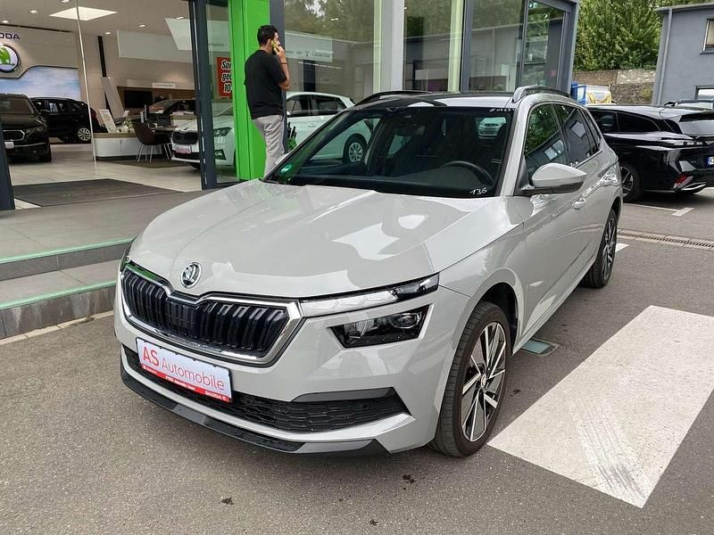 Stahl grau Gebraucht 2021 Skoda Kamiq Style SUV | 21.880 € (Fairer Preis) - Bild 1/4