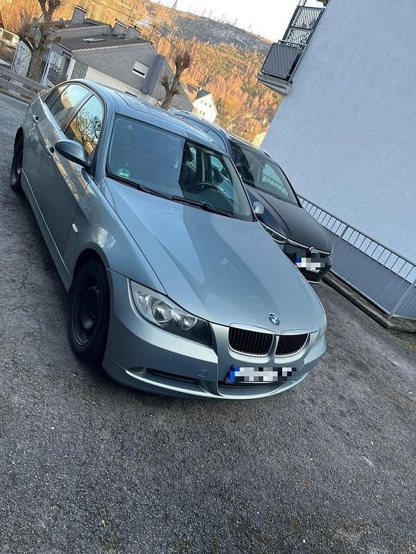 Gebraucht BMW 318 129 PS (94 kW) 2007 Andere farben Limousine