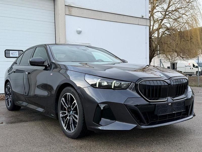 Gebraucht BMW 540 M Sport 303 PS (222 kW) 2025 Grau Limousine