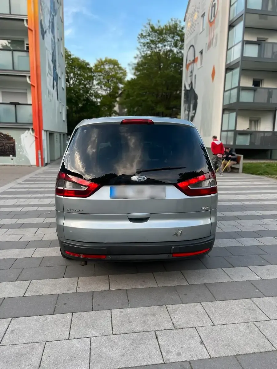 Gebraucht Ford Galaxy 140 PS (102 kW) 2009 Grau Van / Kleinbus