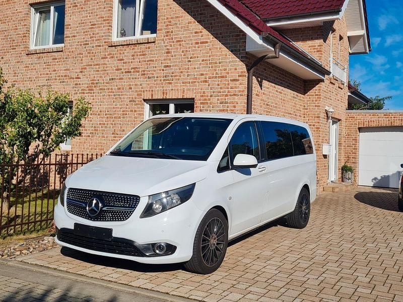 Weiß Gebraucht 2017 Mercedes Vito Van / Kleinbus | 17.500 € - Bild 1/4