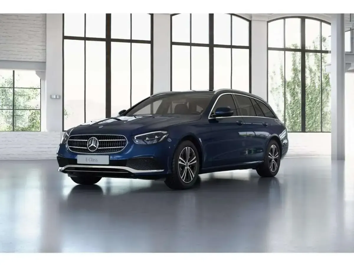Gebraucht Mercedes E220 Avantgarde 200 PS (147 kW) 2023 Blau Kombi