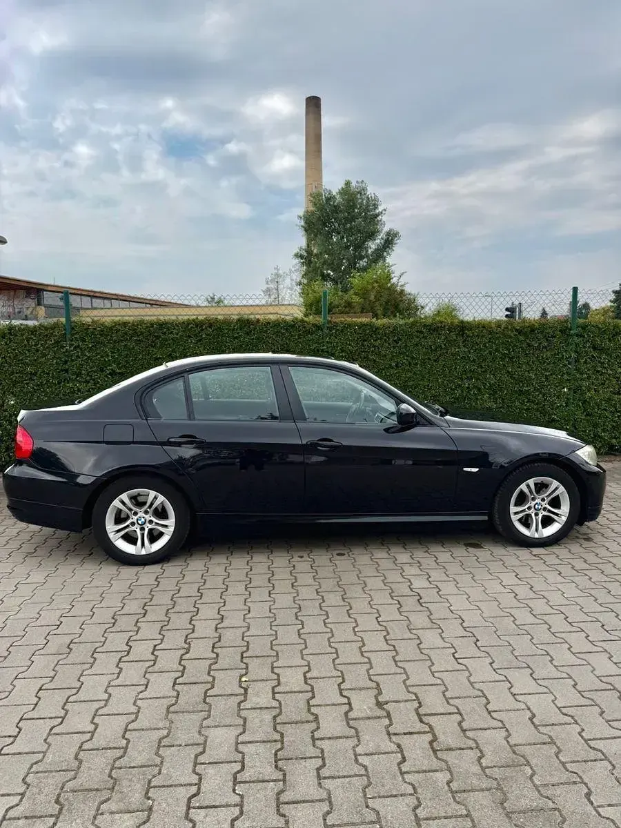 Gebraucht BMW 318 143 PS (105 kW) 2009 Schwarz Limousine