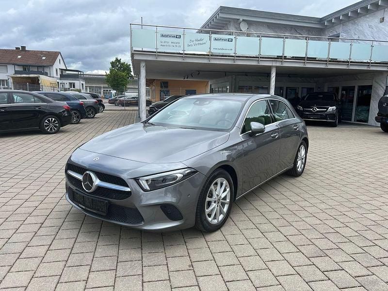 Grau Gebraucht 2018 Mercedes A200 Limousine | 22.900 € (Fairer Preis) - Bild 1/4