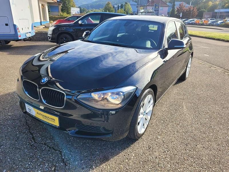 Schwarz 2 Gebraucht 2012 BMW 116 Kleinwagen | 8.490 € (Fairer Preis) - Bild 1/4