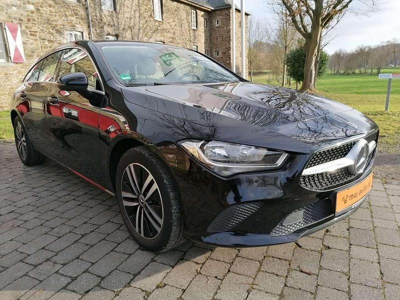 Gebraucht Mercedes CLA180 116 PS (85 kW) 2021 Nachtschwarz Limousine