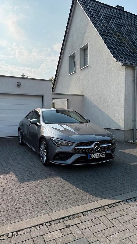 Grau Gebraucht 2020 Mercedes CLA200 Coupé | 27.000 € (Fairer Preis) - Bild 1/4