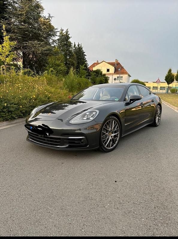 Grau Gebraucht 2017 Porsche Panamera Limousine | 49.989 € (Superpreis) - Bild 1/4