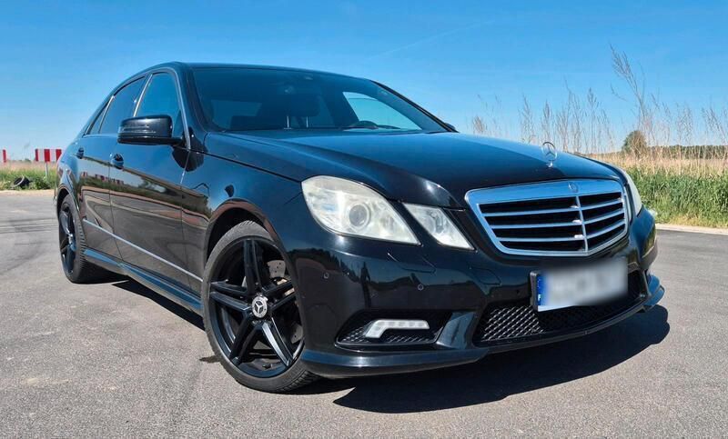 Schwarz Gebraucht 2012 Mercedes E220 Avantgarde Limousine | 7.400 € (Guter Preis) - Bild 1/4