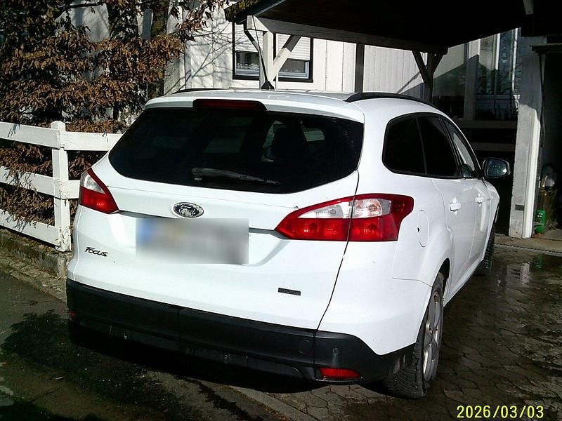 Gebraucht Ford Focus 115 PS (84 kW) 2013 Weiß Limousine