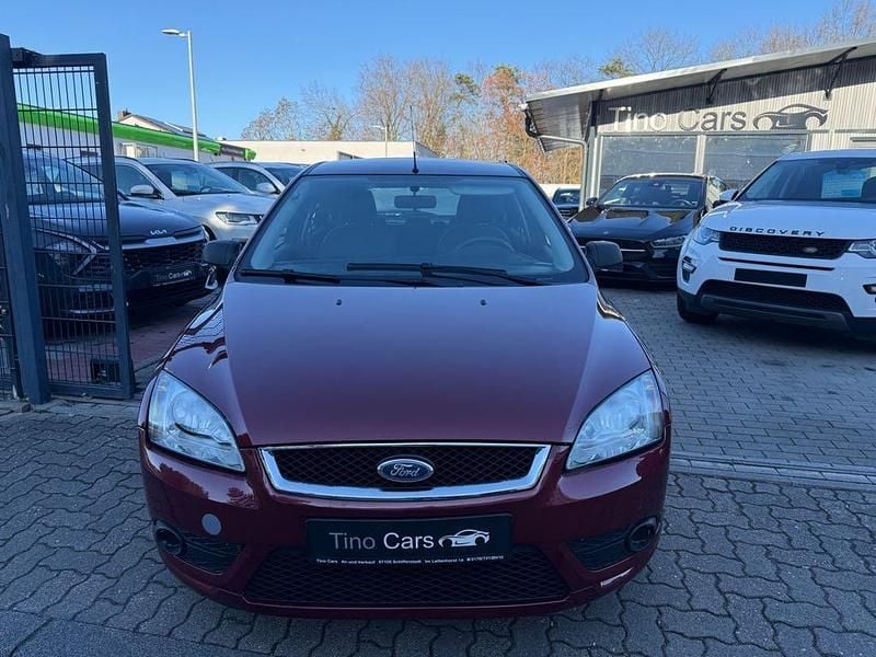 Gebraucht Ford Focus Trend 101 PS (74 kW) 2005 Rot Limousine