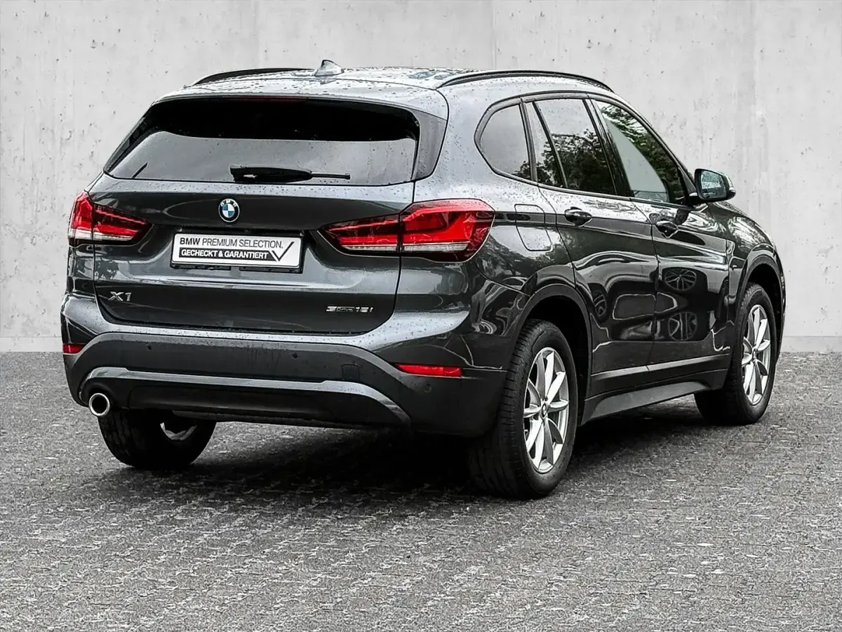 Usado BMW X1 Advantage 136 HP (100 kW) 2022 Cinzento SUV