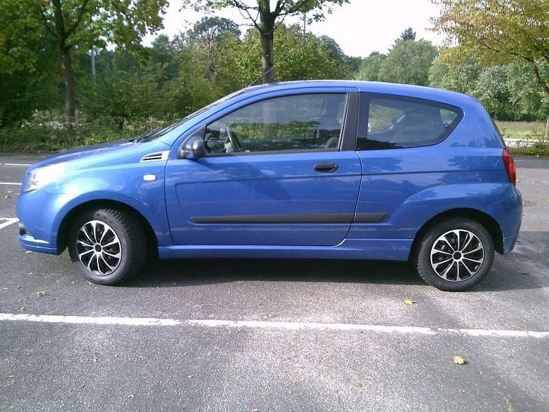 Gebraucht Chevrolet Aveo 84 PS (61 kW) 2010 Blau Limousine