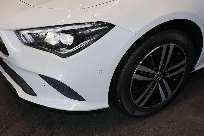 Gebraucht Mercedes CLA250 Progressive 160 PS (117 kW) 2022 Digitalweiß Limousine