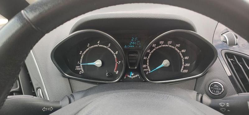 Gebraucht Ford B-MAX Titanium 125 PS (91 kW) 2017 Rot Van / Kleinbus