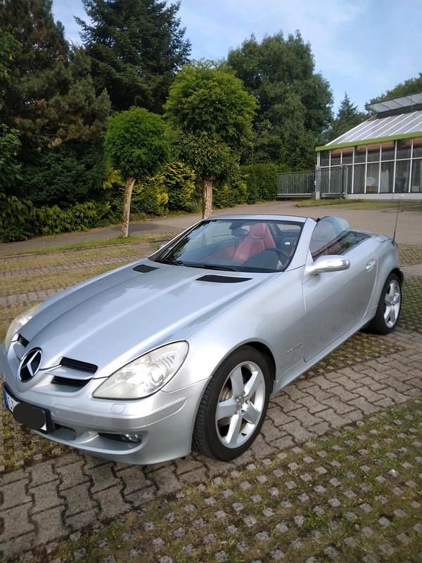 Silber Gebraucht 2005 Mercedes SLK200 Cabrio | 8.599 € (Etwas zu teuer) - Bild 1/4