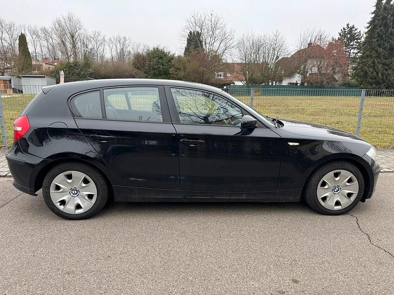 Gebraucht BMW 116 122 PS (89 kW) 2009 Schwarz Kleinwagen
