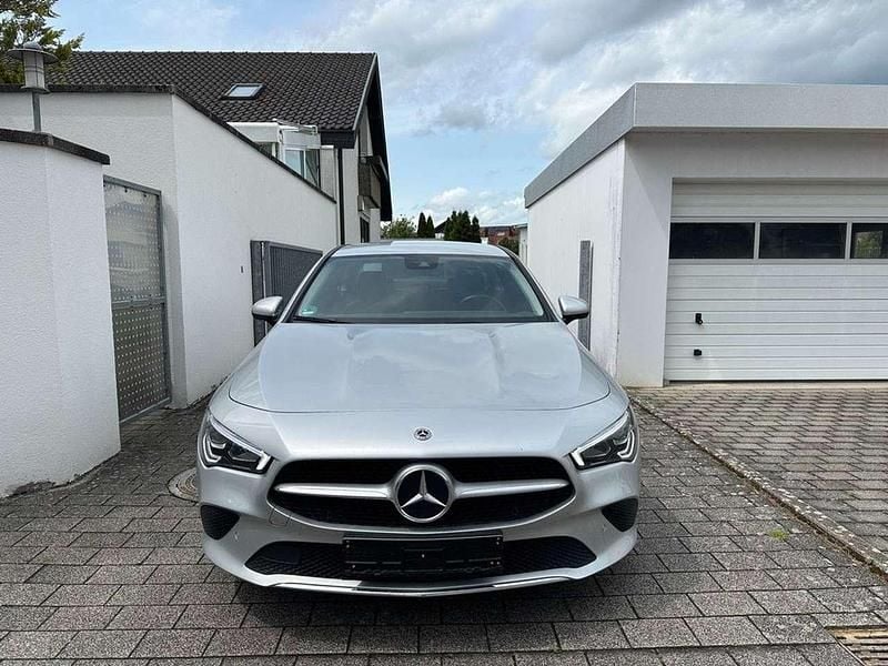 Iridiumsilber metalliclack Gebraucht 2021 Mercedes CLA220 Progressive Limousine | 26.499 € (Superpreis) - Bild 1/4