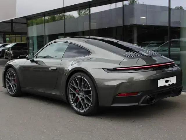 Neu Porsche 992 480 PS (353 kW) 2026 Aventuringrünmetallic (metallic)