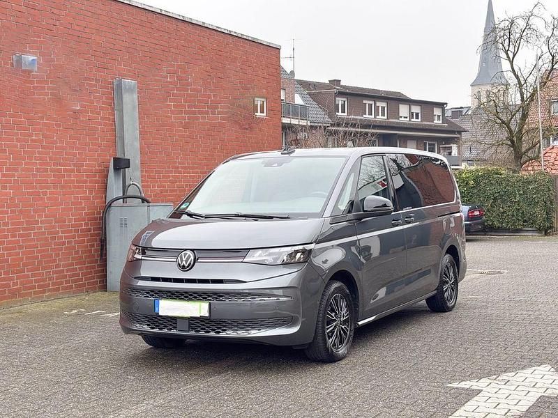 Gebraucht VW Multivan Goal 150 PS (110 kW) 2024 Indiumgrau metallic Van