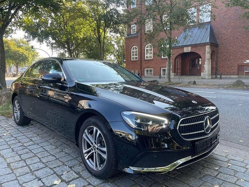 Schwarz Gebraucht 2022 Mercedes E220 Limousine | 22.950 € (Fairer Preis) - Bild 1/4