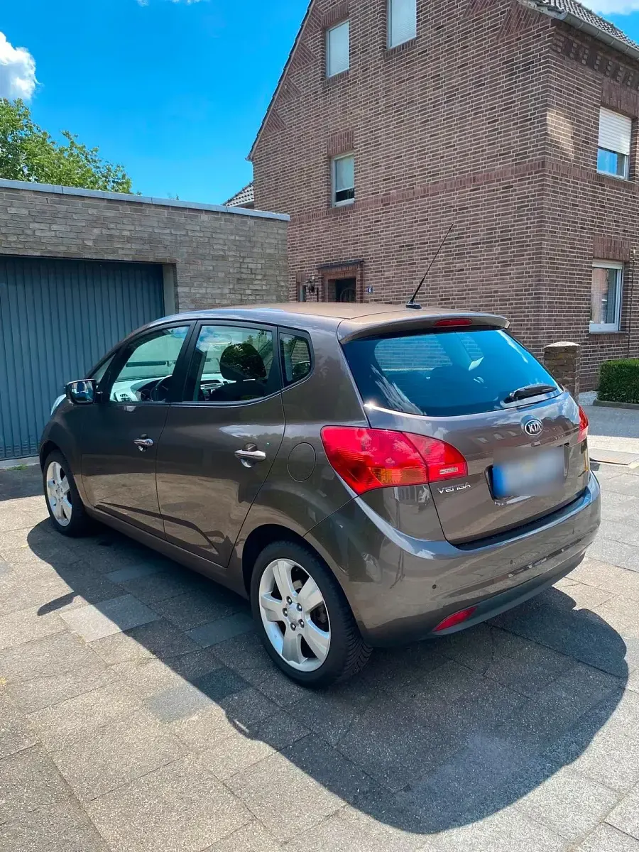 Gebraucht Kia Venga Spirit 125 PS (91 kW) 2014 Braun Kleinwagen