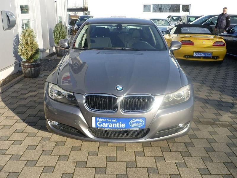 Gebraucht BMW 318 143 PS (105 kW) 2009 Grau Limousine