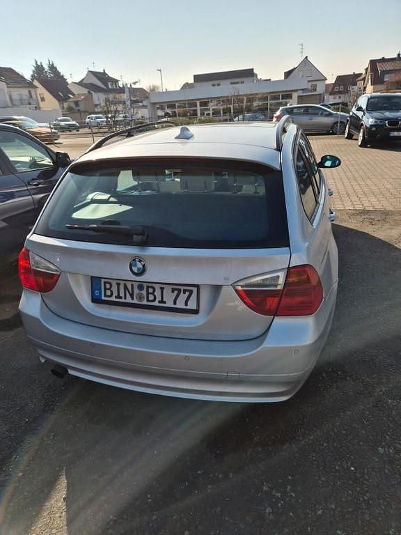 Gebraucht BMW 320 163 PS (119 kW) 2007 Silber Kombi