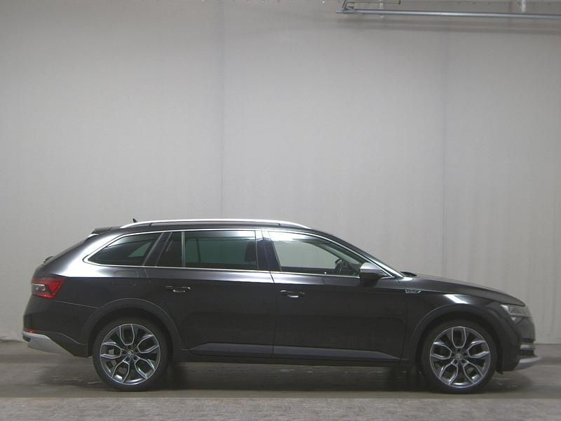Schwarz Gebraucht 2020 Skoda Superb Kombi | 25.480 € (Etwas zu teuer) - Bild 1/4
