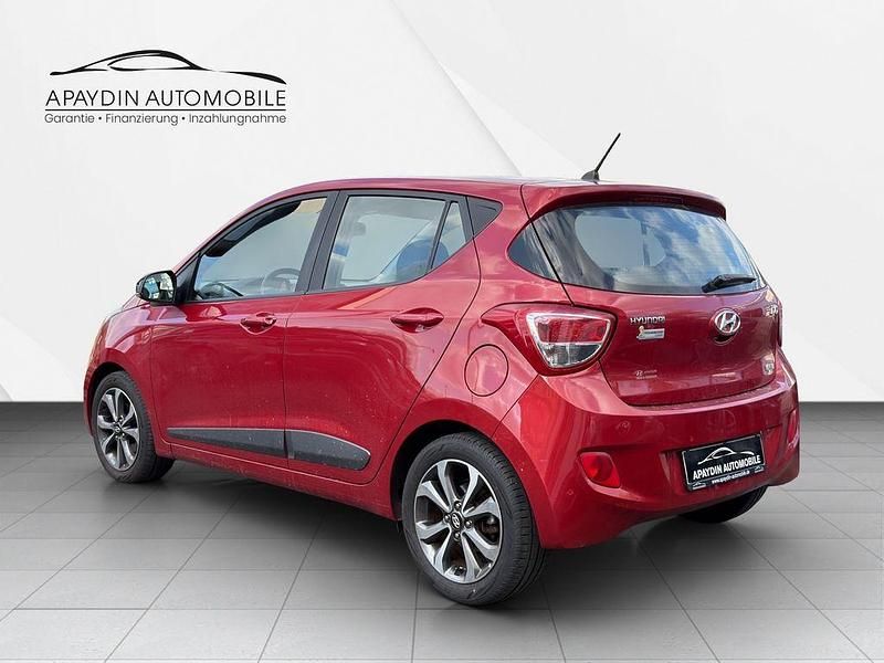 Gebraucht Hyundai i10 Edition 87 PS (63 kW) 2014 Red passion / mic Kleinwagen