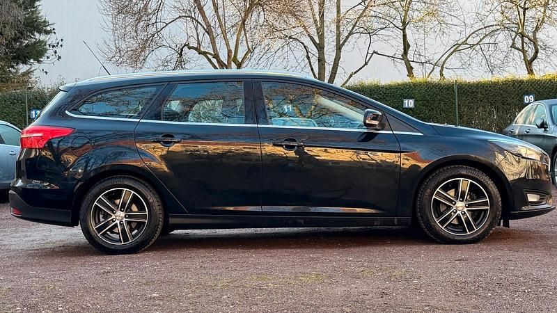 Gebraucht Ford Focus 125 PS (91 kW) 2015 Schwarz Kombi