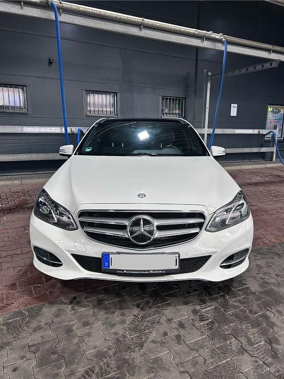 Gebraucht Mercedes E400 Avantgarde 333 PS (244 kW) 2015 Weiß Limousine
