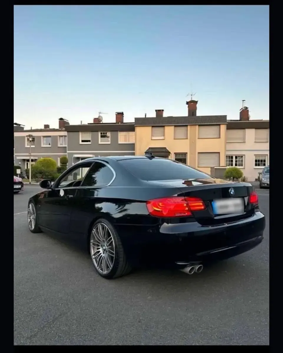 Gebraucht BMW 330 245 PS (180 kW) 2011 Schwarz Coupé
