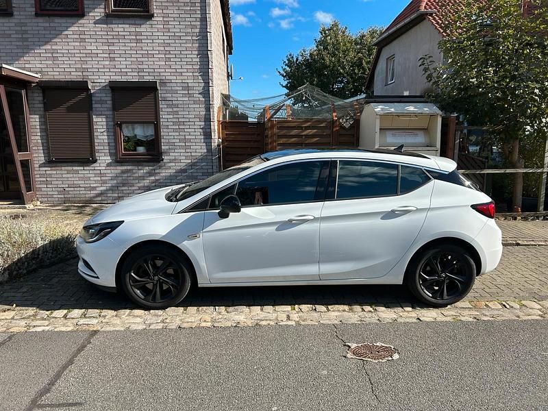 Gebraucht Opel Astra 136 PS (100 kW) 2019 Weiß Limousine
