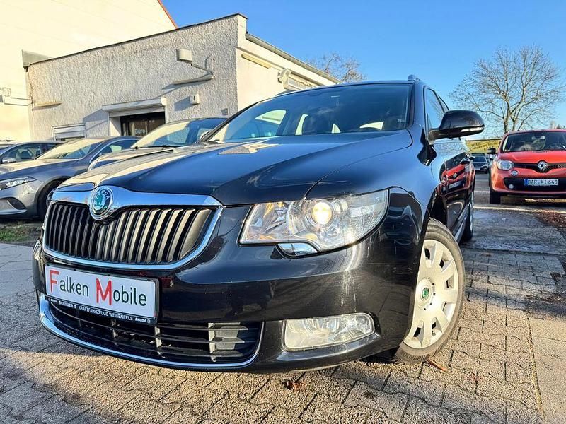Schwarz Gebraucht 2010 Skoda Superb Kombi | 9.498 € (Etwas zu teuer) - Bild 1/4