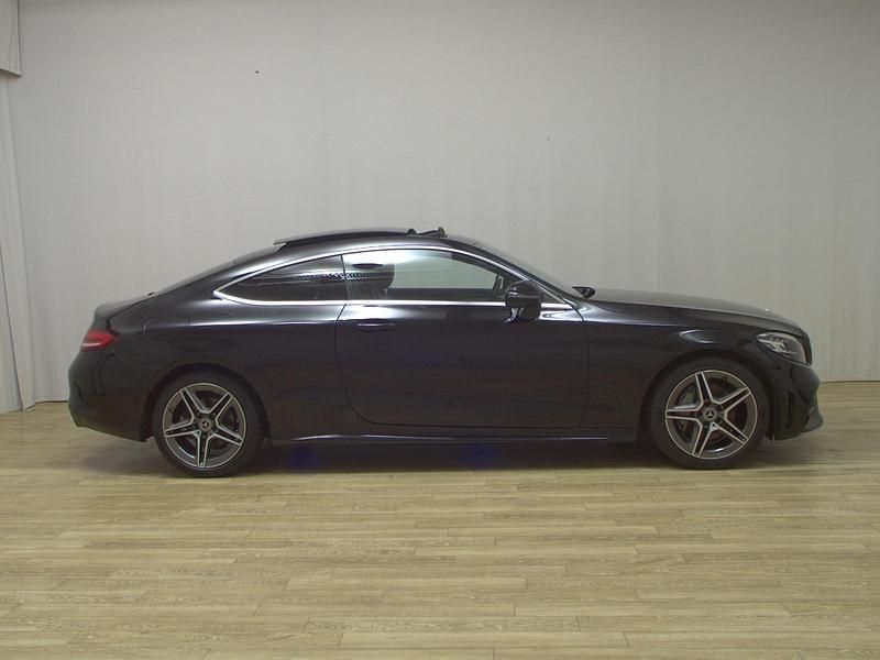 Schwarz uni Gebraucht 2022 Mercedes C180 AMG line Coupé | 24.480 € (Superpreis) - Bild 1/4