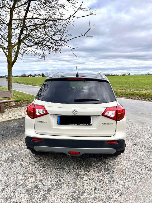 Gebraucht Suzuki Vitara Comfort+ 120 PS (88 kW) 2017 Beige SUV