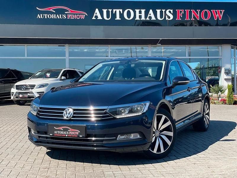 Blau Gebraucht 2016 VW Passat Comfortline Limousine | 13.990 € (Fairer Preis) - Bild 1/4
